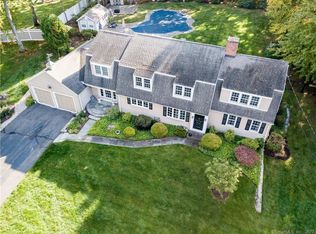 10 Deepwood Ln, West Hartford, CT 06107