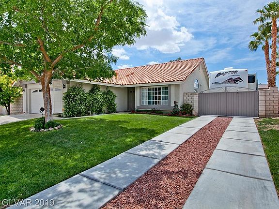 3rd image of 1385 Heather Oaks Way