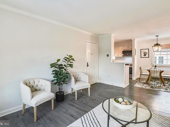 5th image of 1726 W Abingdon Dr APT 302