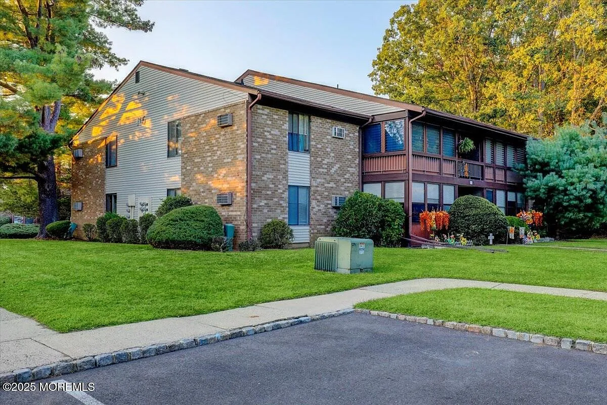 115 Amberly Dr Unit A photo 1
