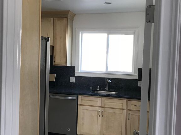 3rd image of 1013 Capuchino Ave
