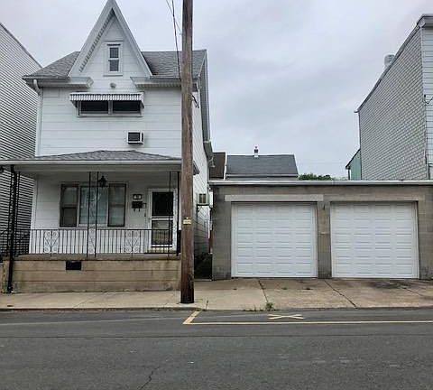 3rd image of 213-215 S Oak St #213-215