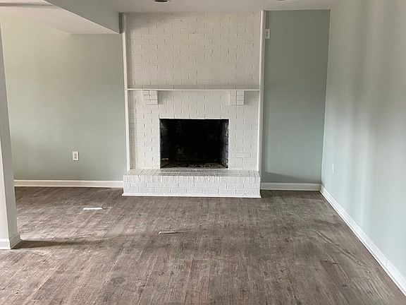 3rd image of 182 Patricia Dr