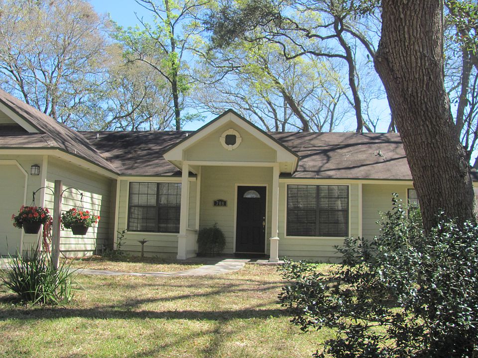 1st image of 708 Amelia Cir