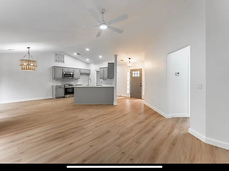 10 Charing Ln — Photo 9