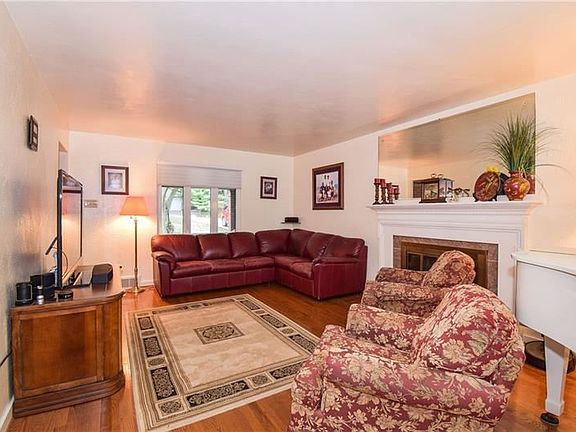 4th image of 1034 Brierly Ln