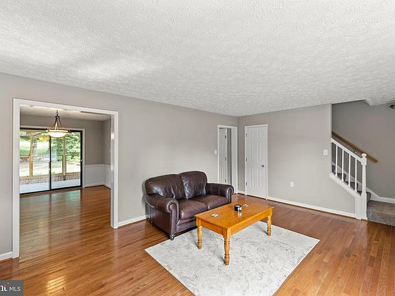 4th image of 2159 Harvest Dr