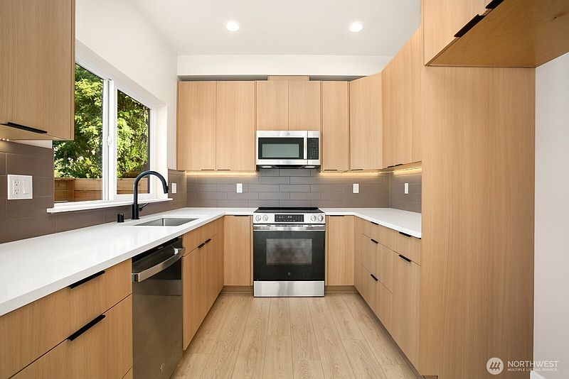 5th image of 508 SW 137th Street #B