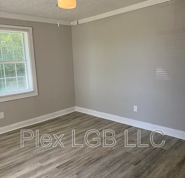 202 Burr St — Photo 3