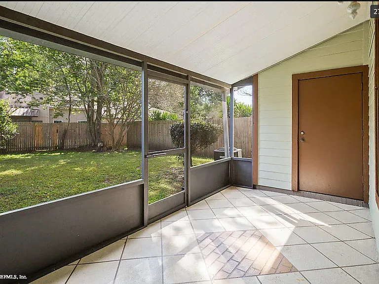 11211 Windtree Dr E — Photo 25
