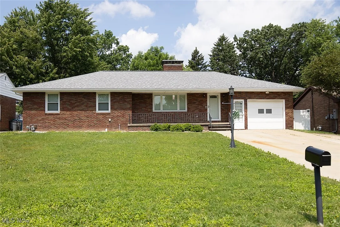 1322 Westover Dr SE photo 1