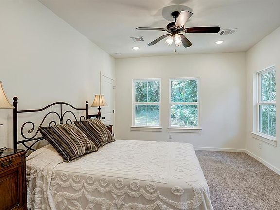 5th image of 36016 E Park Dr