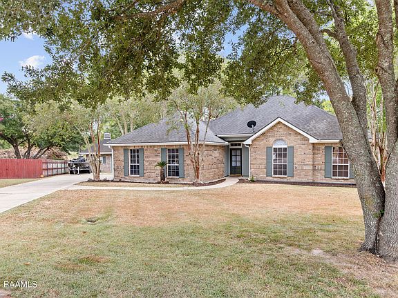 2nd image of 510 Burlington Cir