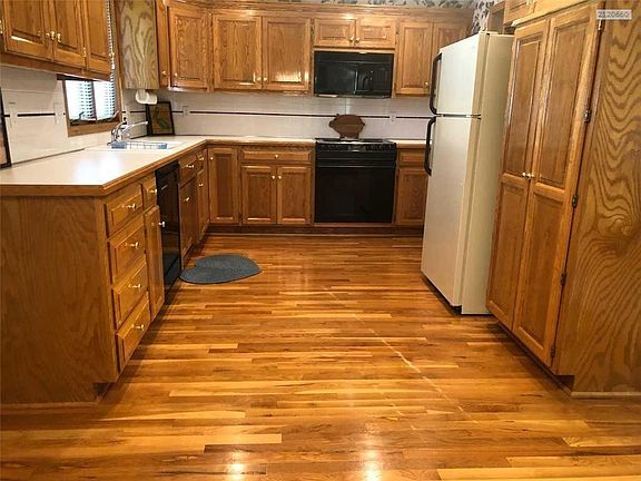 4th image of 520 NW Timberbrooke Dr