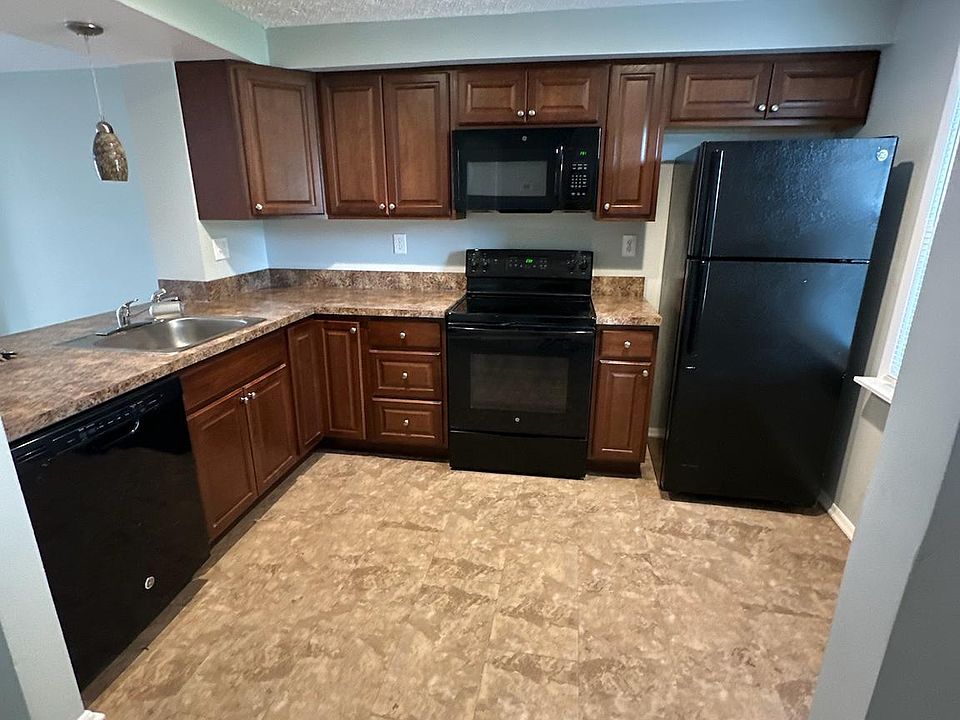 2nd image of 5828 Drawbridge Ct