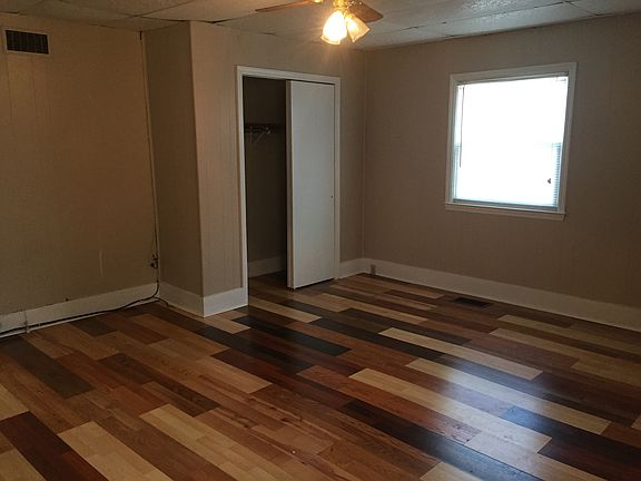 4th image of 555 Houston Oaks Dr