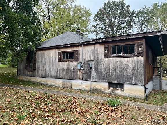 2nd image of 1101 Commercial St