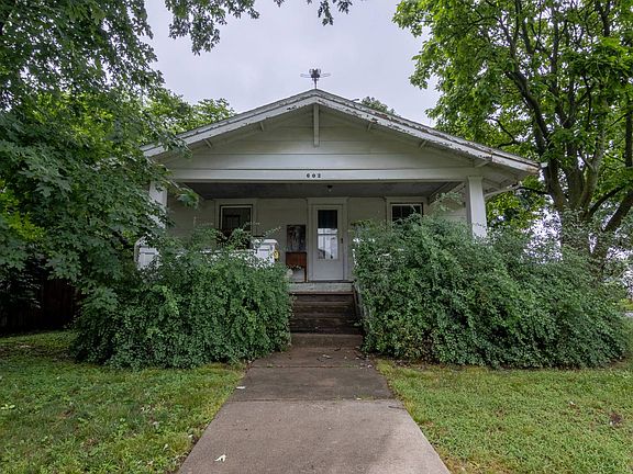2nd image of 602 W 3rd St