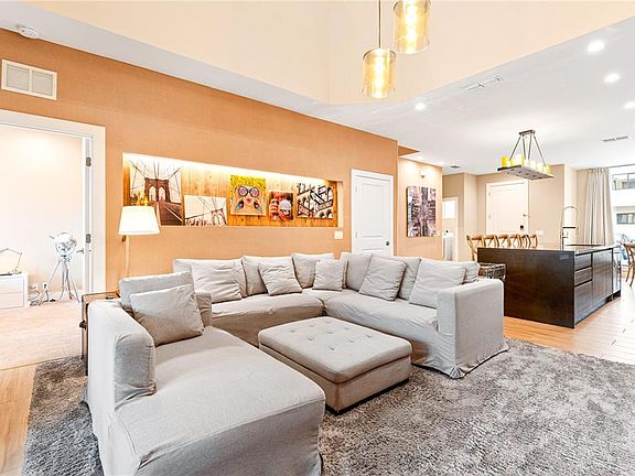 4th image of 3045 ROCKEFELLER WAY