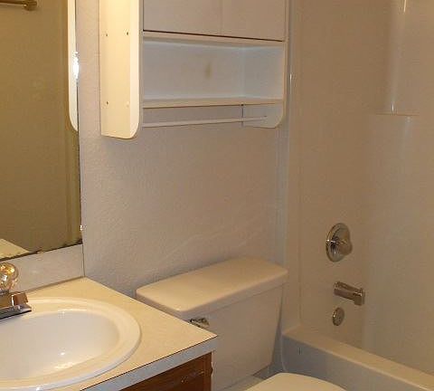 2nd image of 987 SW Barrington Dr APT 102