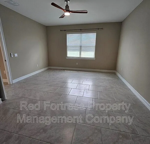 623 Parkshore Lake Ave — Photo 10