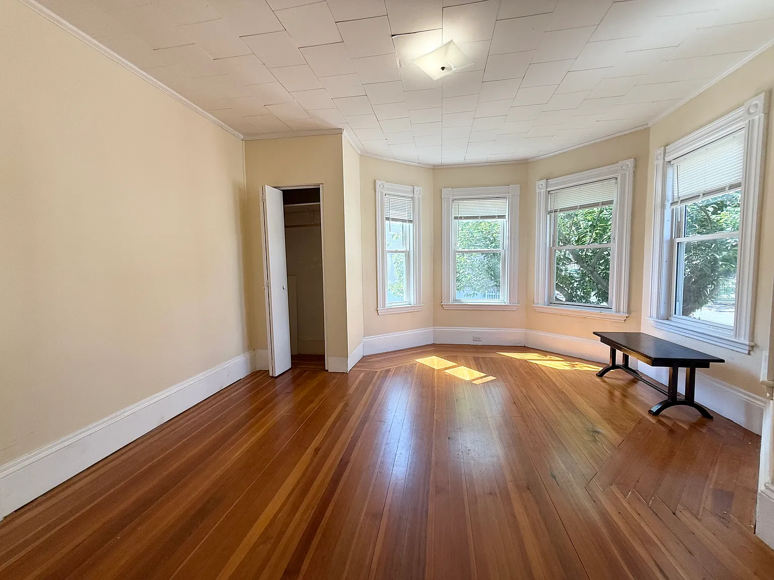 3 bed, 1000 sqft, $2,800 — Photo 1