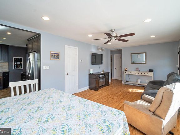 5th image of 206 Cheddington Rd