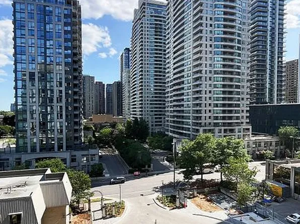 28 Hollywood Ave #1402, Toronto, ON M2N 6S4