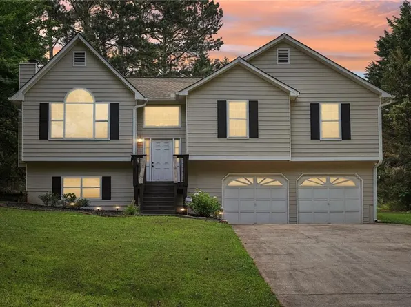 547 Emerald Pines Dr, Dallas, GA 30157