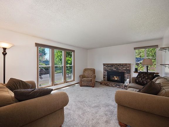 2nd image of 605 S Pine View Dr