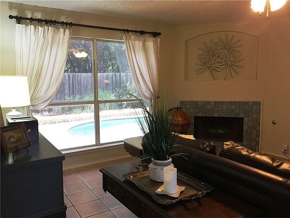 5th image of 318 Georgian Oak Ct