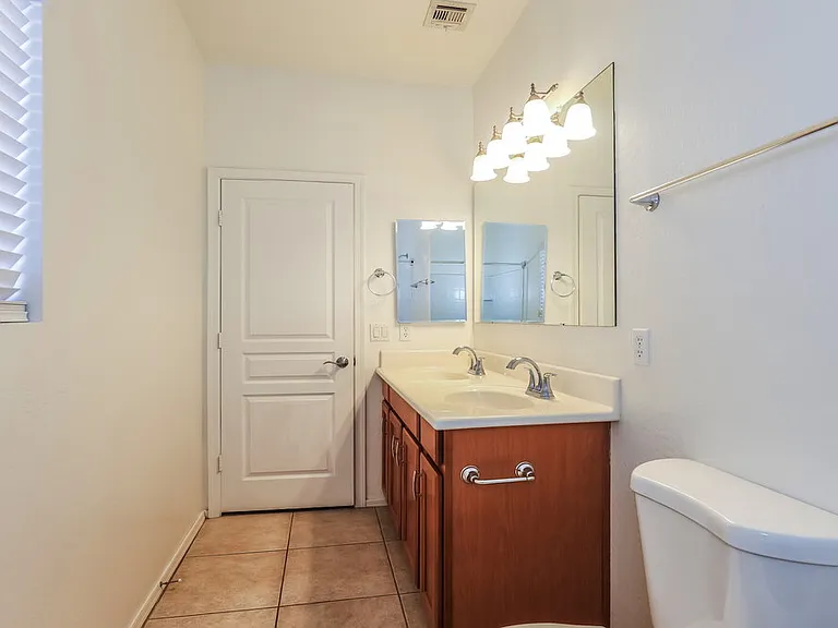 119 E Mountain View Rd — Photo 12