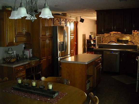 5th image of 216 S Summit Ln