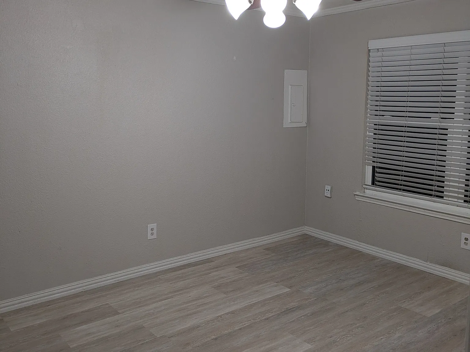 3 bed, 1300 sqft, $1,700 — Photo 3