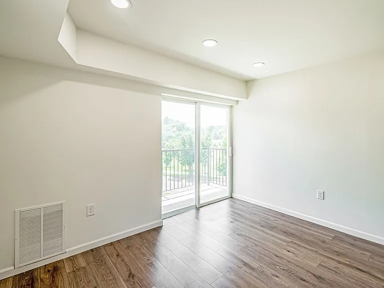4016 Livingston Rd SE — Photo 3