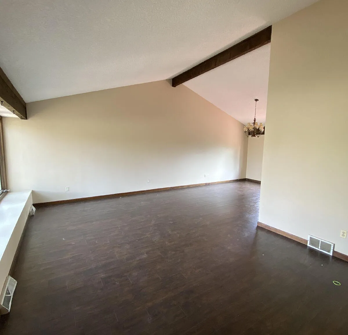 4 bed, 4.0 bath, 2952 sqft, $3,200 — Photo 2