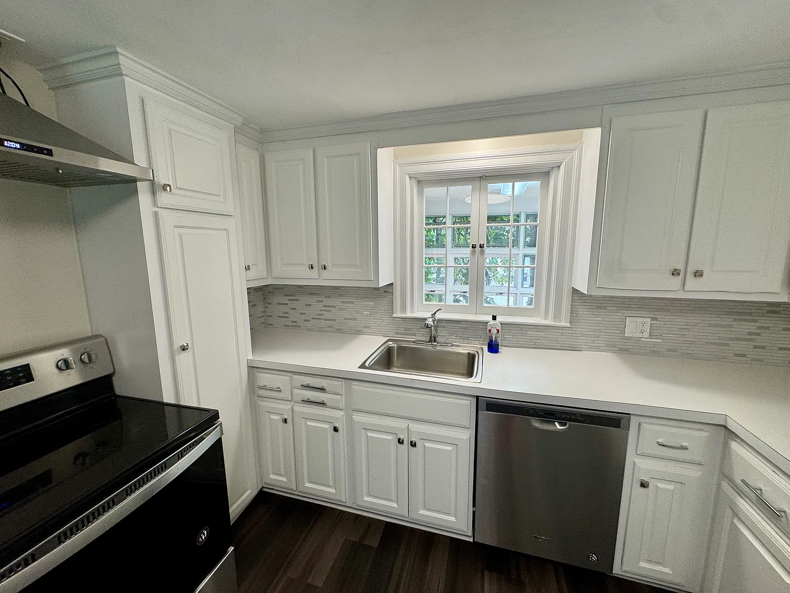 3 bed, 2.5 bath, 2490 sqft, $4,700 — Photo 1