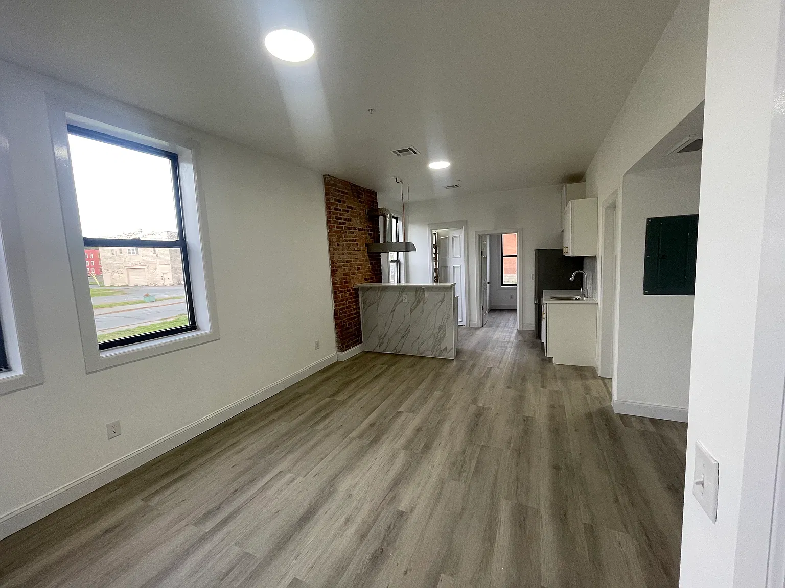 2 bed, 950 sqft, $1,400 — Photo 2