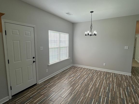 4th image of 105 Lillie Ln