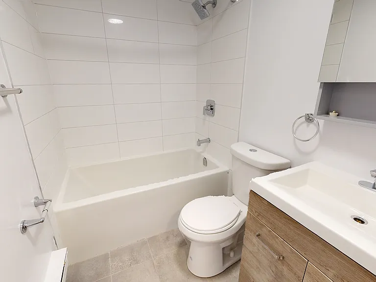 399 Dupont St — Photo 11