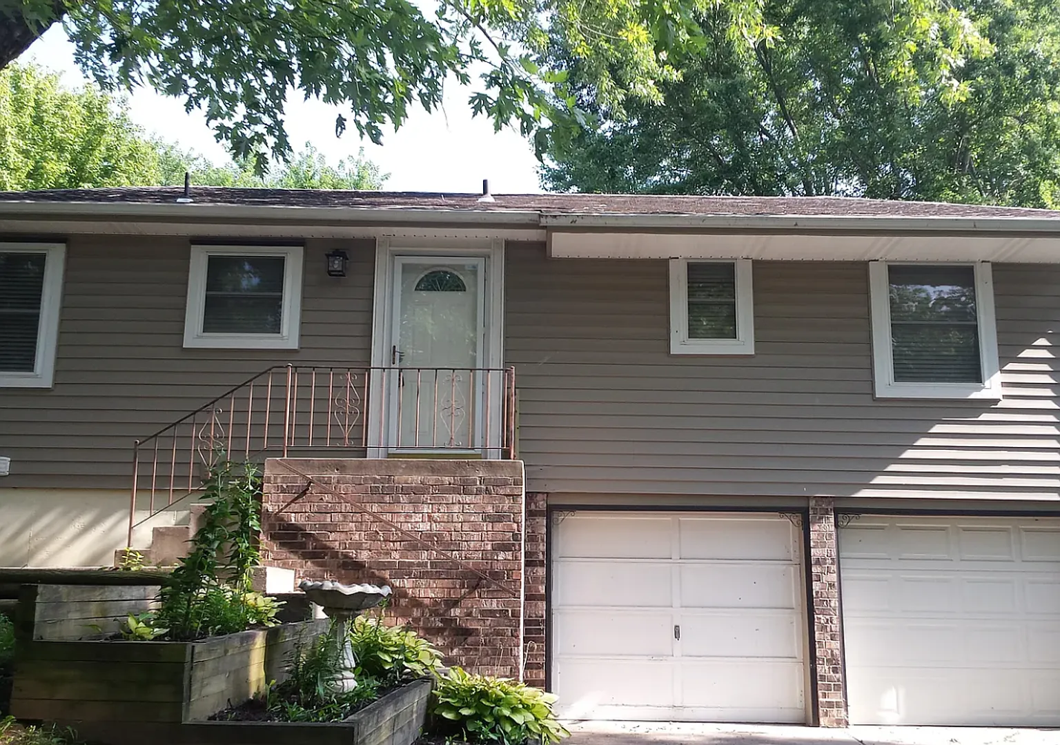 3-Bedroom, 3 Bath Single Family for Rent in Independence, MO| 2-Car Garage Parking & Fenced backy... — Photo 1