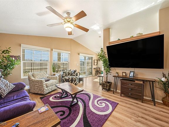 3rd image of 221 Montecito Dr