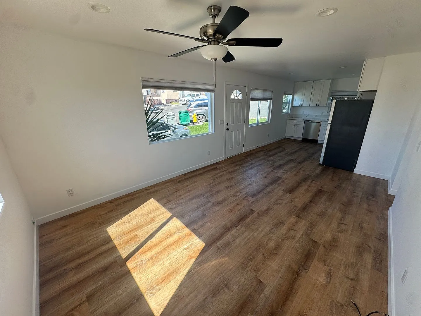 Thomson Ct. 6737-43 — Photo 1