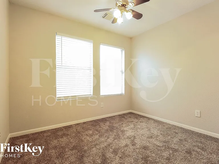 7223 Foxcrest Ln — Photo 8