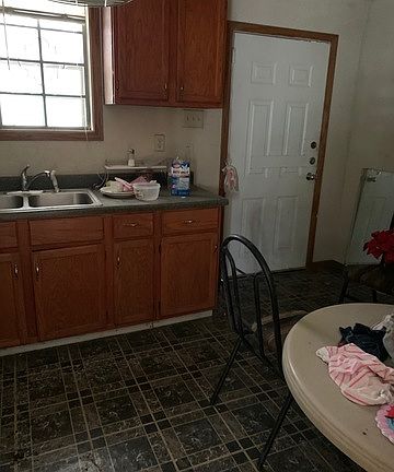 5th image of 417 Huron St