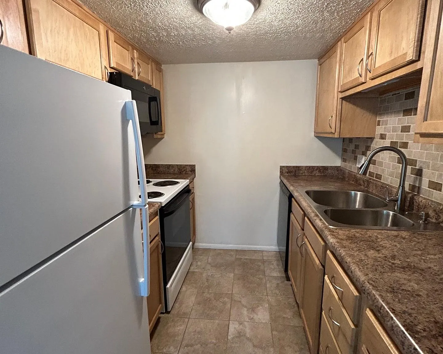2 bed, 700 sqft, $990 — Photo 4
