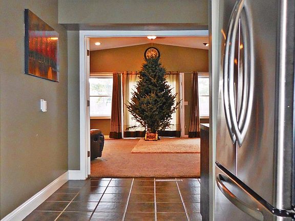 Walkway from family room to living room through kitchen - fridge stays!