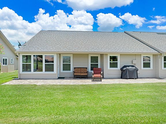 3rd image of 826 Willow Creek Ln