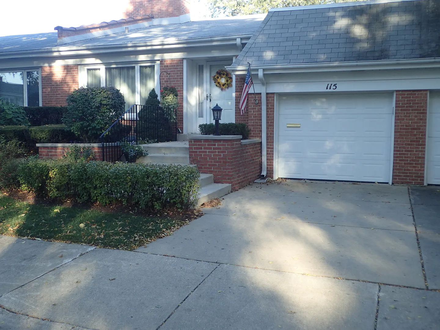 115 N Peartree Ln photo 1