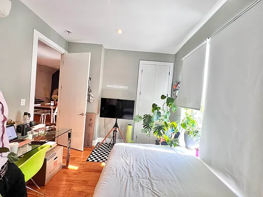 Rented by ERNY LLC | media 30